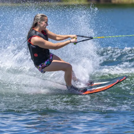 Obrien Celebrity 64 Combo Waterskis Lifestyle 05 Alisa waterskiing on O'Brien Celebrity skis
