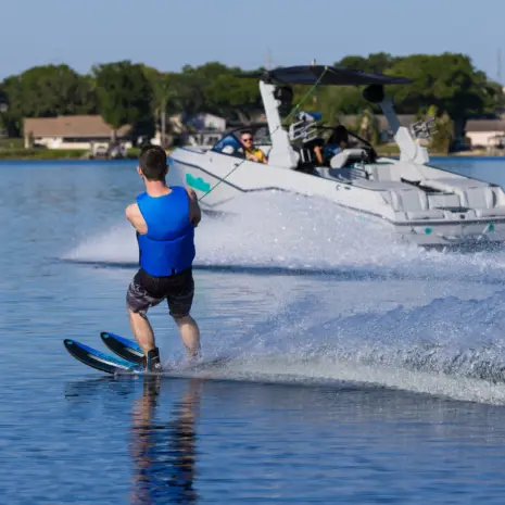 Obrien Celebrity 68 Combo Waterskis Lifestyle 05 Man combo waterskiing off a malibu boat