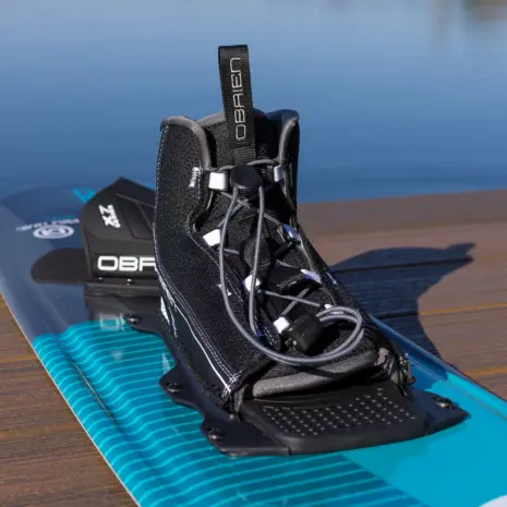 Obrien Pro Trac Trick Skis W Z9 Bindings Detail 03 Angled view of the lace-up front binding with pull tab on O'Brien Pro Trac trick skis with Z9 bindings.