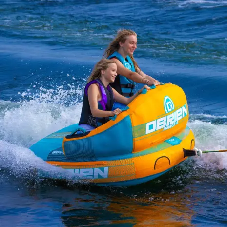 O’Brien 2026 Barca 2 Towable Tube – Lifestyle 5 O’Brien 2026 Barca 2 Towable Tube – on-water lifestyle image