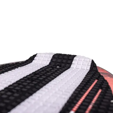 O’Brien 2026 Driver Wakesurf Board – Detail 3 O’Brien Driver wakesurf board traction pad detail