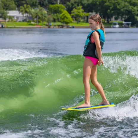 O’Brien 2026 Micro Dust 48″ Wakesurf Board – Lifestyle 5 O’Brien 2026 Micro Dust 48″ Wakesurf Board – on-water lifestyle image