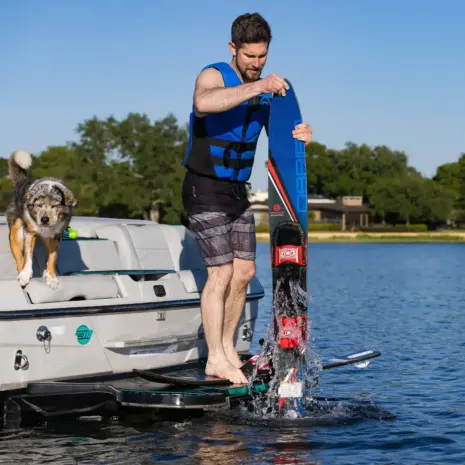 O’Brien Reactor 67″ Combo Waterskis with 700 Bindings – Lifestyle 4 O’Brien Reactor 67″ Combo Waterskis with 700 Bindings – on-water lifestyle image