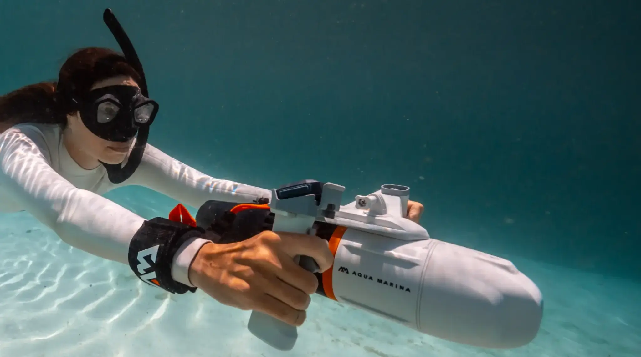 Aqua Marina BlueDrive X Pro Propulsion Unit 1 Aqua Marina propulsion unit - diver holding a propulsion unit underwater