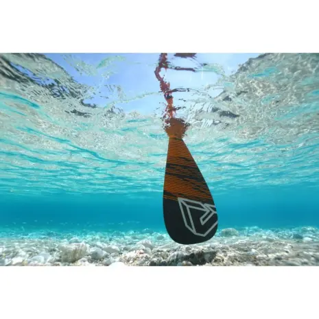 Aqua Marina CARBON X - paddle blade shown beneath the water Aqua Marina CARBON X - paddle blade shown beneath the water