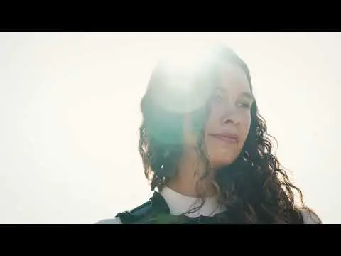 Aqua Marina BlueDrive X Pro Propulsion Unit 2 Aqua Marina BlueDrive X and X Pro propulsion units - video preview showing a woman outdoors in sunlight